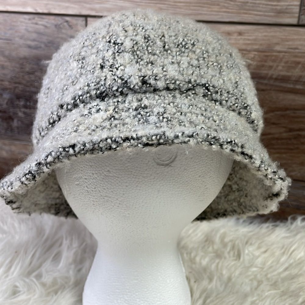 AUGUST Women’s Bouclé Winter Cloche Hat –Textured Bucket Style Black Gray